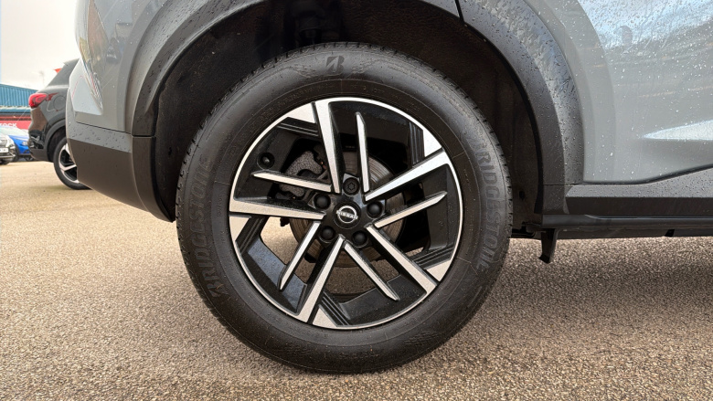 Nissan Juke 1.0 DiG-T N-Connecta 5dr Petrol Hatchback